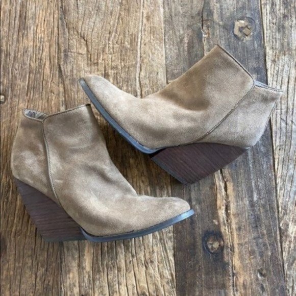 Very Volatile Los Angeles Suede Zip Booties 8